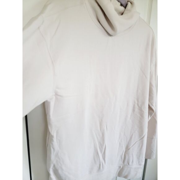 Athleta M Balance Cinch Turtleneck Sweatshirt Cream *Pinhole In Front* - Picture 4 of 10